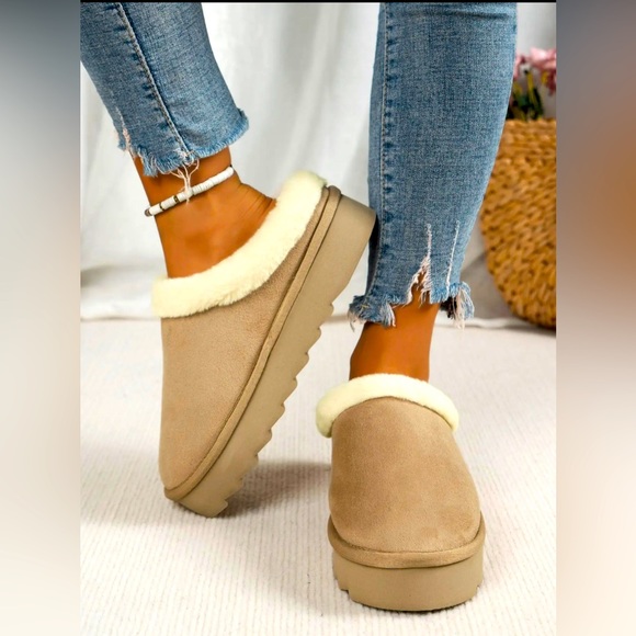 Women's Solid Color Platform Slippers with Fur Lining - Picture 2 of 8